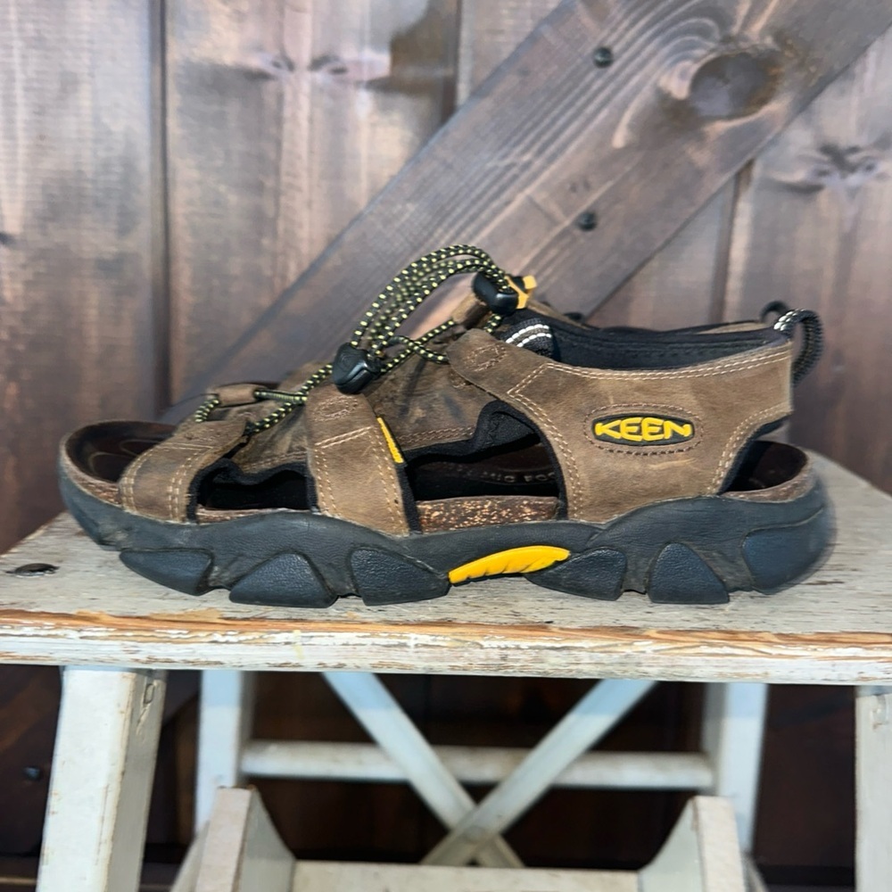 Keen Sarasota Brown Leather Waterproof Outdoor Hiking Sandals size 8